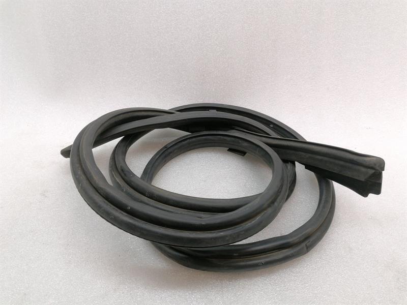 Porsche 911 (996) Porsche 911 996 Carrera soft top seal 99651421102 convertible gasket Body type: Convertible
Fuel: Petrol