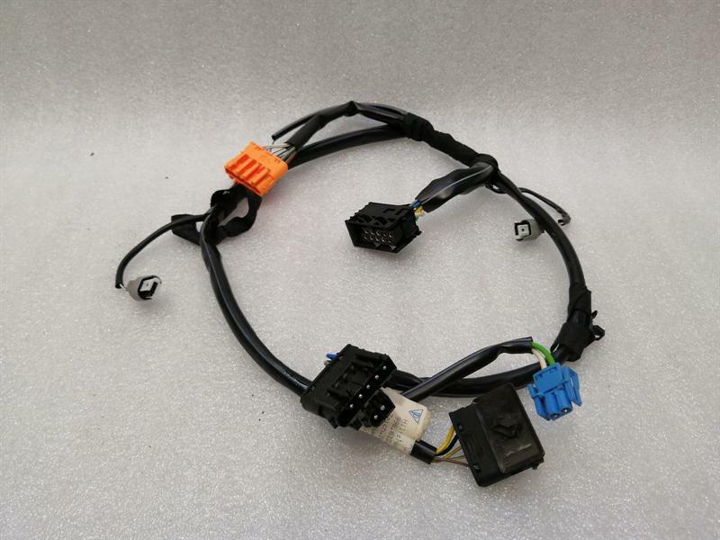 Porsche 911 (996) Porsche 911 996 Convertible Wiring Loom 99661206515 Convertible Harness Body type: Convertible
Fuel: Petrol
