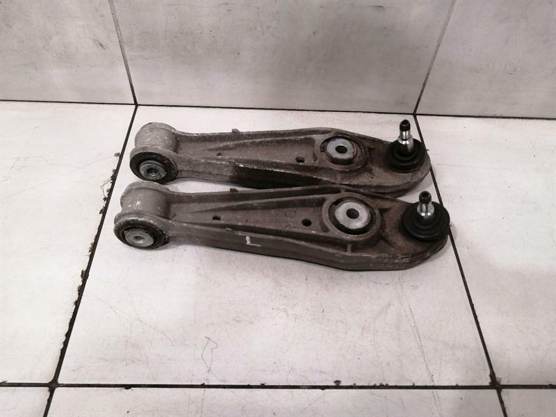 Porsche 911 (996) Porsche 911 996 Left/Right Front Wishbone SET 99634134108 Front Handlebar SET Body type: Convertible
Fuel: Petrol