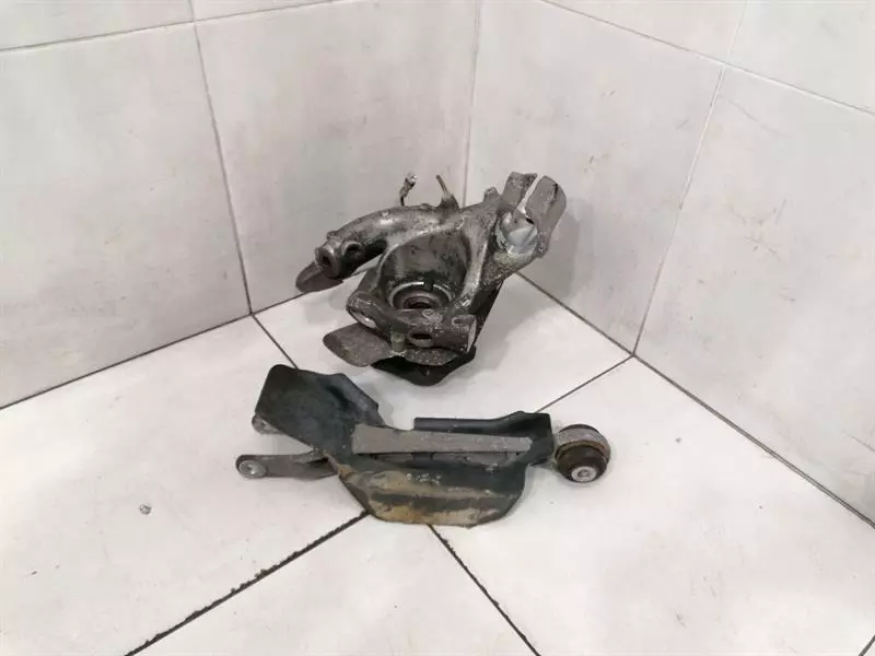Porsche 911 (997) Porsche 911 997 Right Front Hub 99734166604 Wheel Bearing Housing Front Right 4S AWD Body type: Convertible
Fuel: Petrol