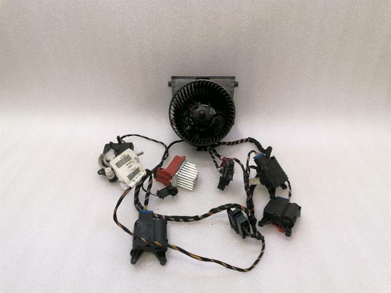 Porsche 911 (997) Porsche 911 997 Heater Blower Set 99662410703 RHD 99761265604 Body type: Convertible
Fuel: Petrol