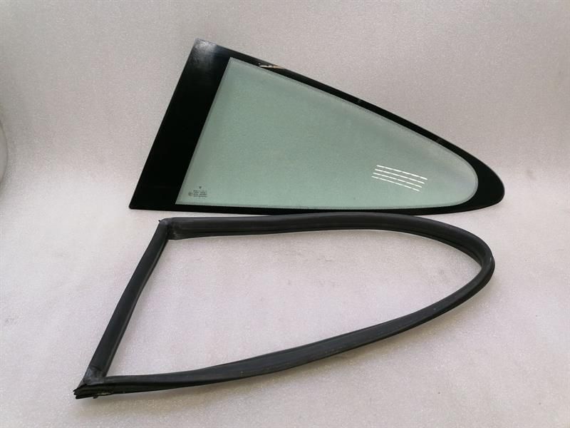 Porsche 911 996 Lewa tylna szyba boczna 99654311103 Szyba drzwiowa 1⁄4 tylna lewa