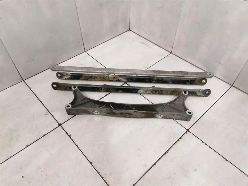 Porsche 911 (997) Porsche 911 997 Rear Centre subframe 99733126102 axle frame rear axle centre Body type: Convertible
Fuel: Petrol
