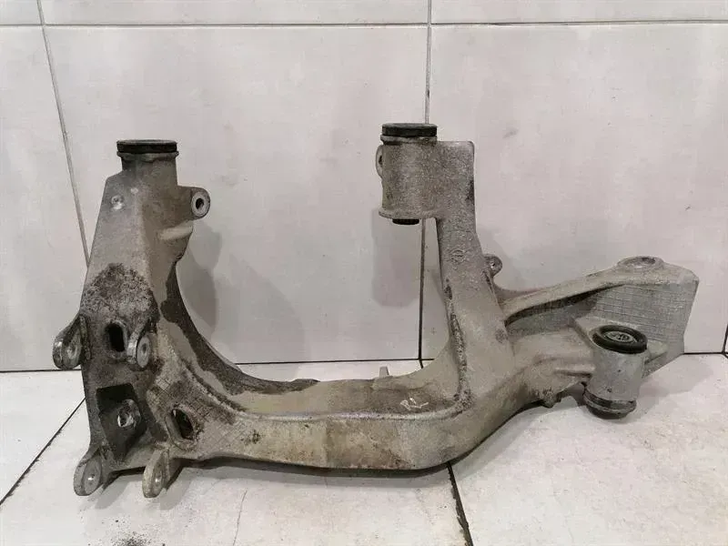 Porsche 911 (996) Porsche 911 996 Subframe Rear Left 99633105502 Axle Frame Rear Axle Left Body type: Coupe
Fuel: Petrol