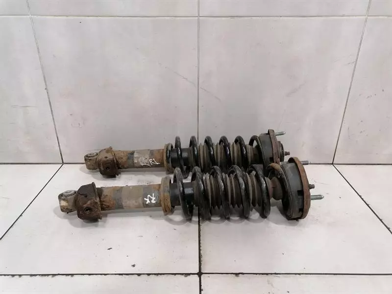 Porsche 911 (996) Porsche 911 996 Shock Absorber Rear Set 99633305133 Shock Absorber Rear Set Body type: Coupe
Fuel: Petrol