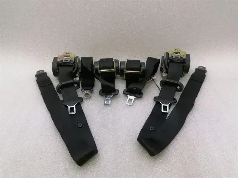 Porsche 911 (996) Front seatbelt Porsche 911 996 front seat belt 99680303302 sea...