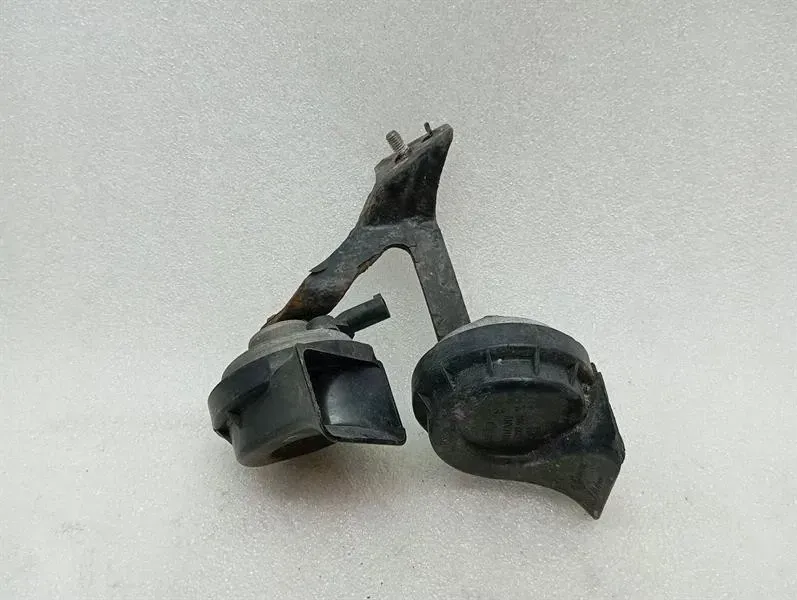 Porsche 911 (996) Porsche 911 996 Horn 98663501502 Horn Fanfare Set Kit Body type: Targa
Fuel: Petrol