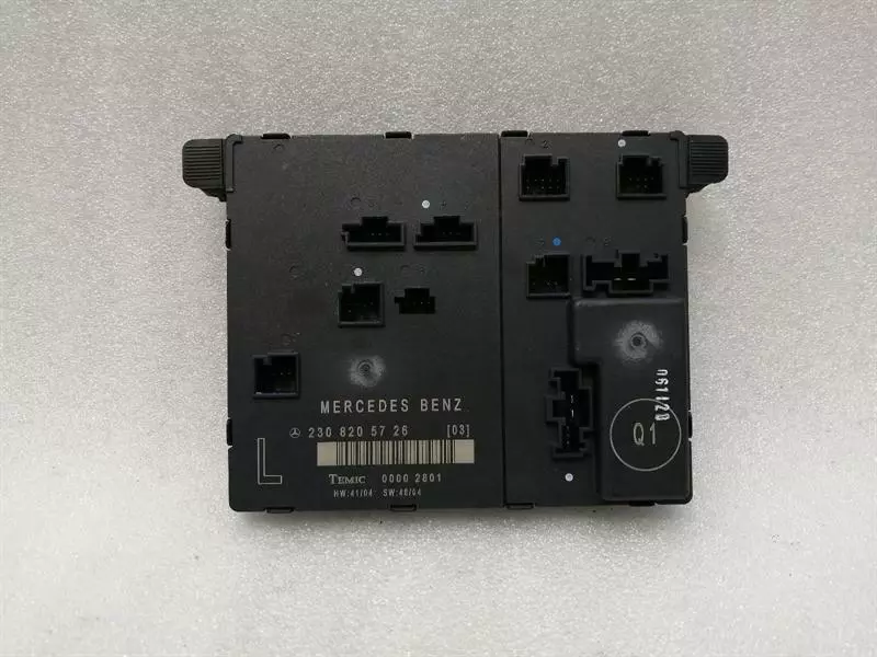 Mercedes-Benz A (W169) Mercedes SL R230 left door module A2308205726 door control unit left Body type: Convertible
Fuel: Petrol