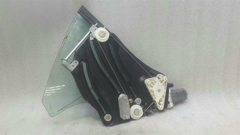 Mercedes-Benz SLK (R171) Right Rear Door Winder Mercedes SLK R171 RRH Door Winder A1726700403 W...