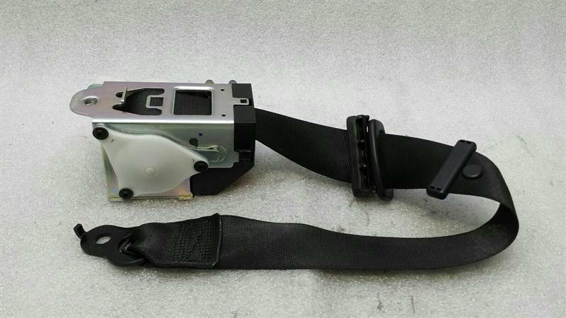 Mercedes-Benz SLK (R171) Front seatbelt Mercedes SLK R171 left seatbelt A1718600185 sea...