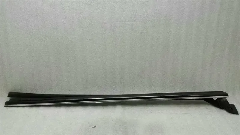 Mercedes-Benz CLK (W209) Mercedes CLK W209 Front Left Body Moulding A2096900180 Strip Front Left Body type: Coupe
Fuel: Petrol
