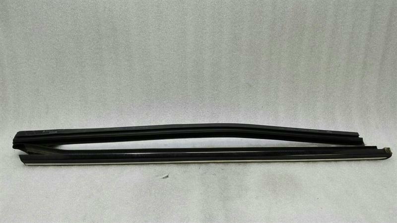 Mercedes-Benz CLK (W209) Mercedes CLK W209 Rear Left Body Moulding A2096700322 Bar Rear Left Body type: Coupe
Fuel: Petrol