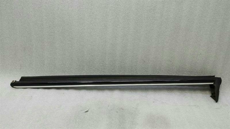 Mercedes-Benz CLK (W209) Mercedes CLK W209 rear right body moulding A2096700422 strip rear right Body type: Coupe
Fuel: Petrol
