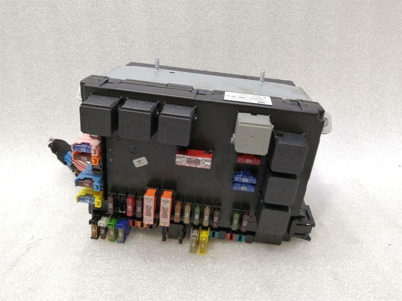 Mercedes-Benz A (W169) Mercedes S-Class W221 SAM Fuse Box A2219003001 Fuse Box SAM Body type: Saloon
Fuel: Hybrid