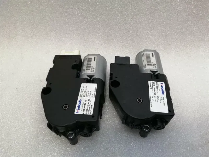 Mercedes-Benz A (W169) Mercedes S-Class W221 Sun Roof Motor Set A2219066000 Sunroof Engine SET Body type: Saloon
Fuel: Hybrid