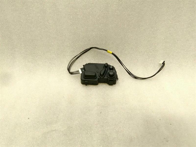 Mercedes-Benz CLK (W209) Mercedes CLK W209 right seat switch A2098202610 seat front right switch Body type: Coupe
Fuel: Petrol