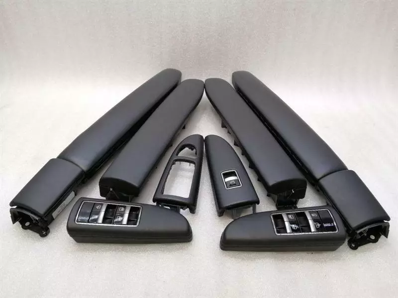 Mercedes-Benz A (W169) Mercedes S-class W221 door armrest set A2217200989 door armrest set Body type: Saloon
Fuel: Hybrid