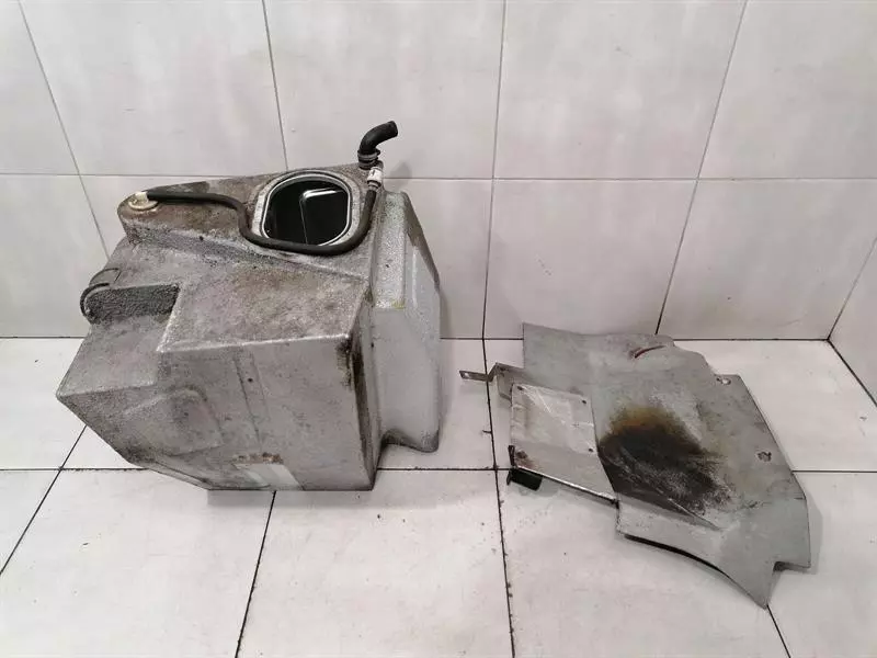 Ferrari 360 Ferrari 360 F131 Right Fuel Tank 181326 Fuel Tank Right Body type: Coupe
Fuel: Petrol