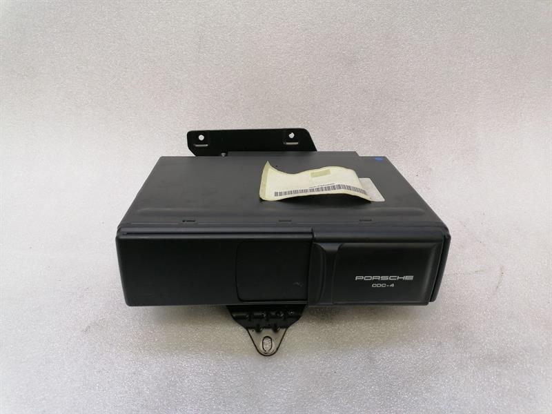 Porsche 911 (996) Porsche 911 996 CD Changer 99664514001 CD Changer Body type: Coupe
Fuel: Petrol