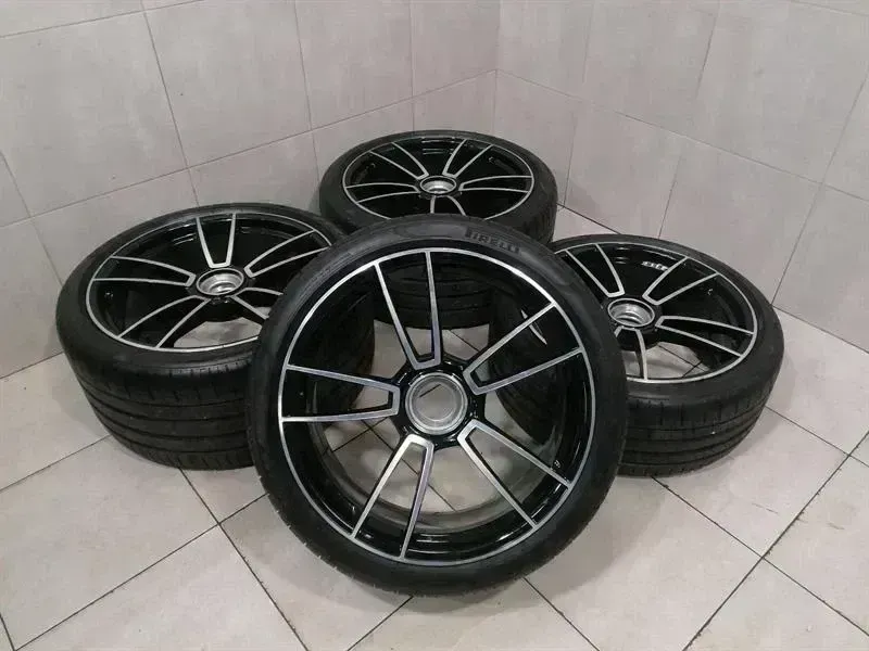 Porsche 911 (996) Porsche 911 992 TURBO Alloy Wheel 992601025AA 0KM Alloy Rim NEW CENTRAL LOCK Body type: Coupe
Fuel: Petrol