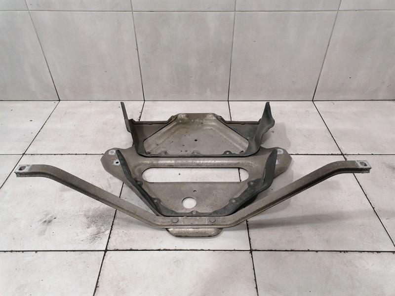 Porsche Boxster (987) Porsche Cayman 987 Holder Bracket 98733116121 Holder Strap Body type: Coupe
Fuel: Petrol