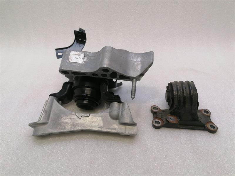 Lexus RX LEXUS RX RX450h AL20 Engine Mount 12305-31080 Motor Holder Body type: SUV
Fuel: Hybrid