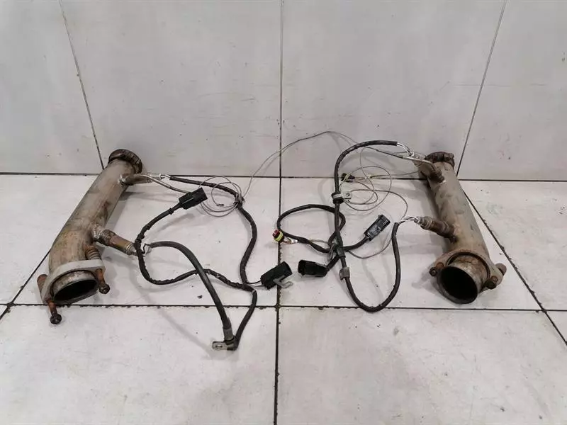 Ferrari F355 Ferrari F355 F129 Spider Exhaust Silencer 171683 Exhaust EXHAUST PRE-MUFFLER SET Body type: Convertible
Fuel: Petrol