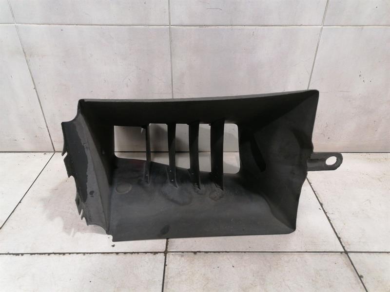 Ferrari F355 Ferrari F355 F129 Spider 64525700 Right Air Inlet Right Air Inlet Body type: Convertible
Fuel: Petrol