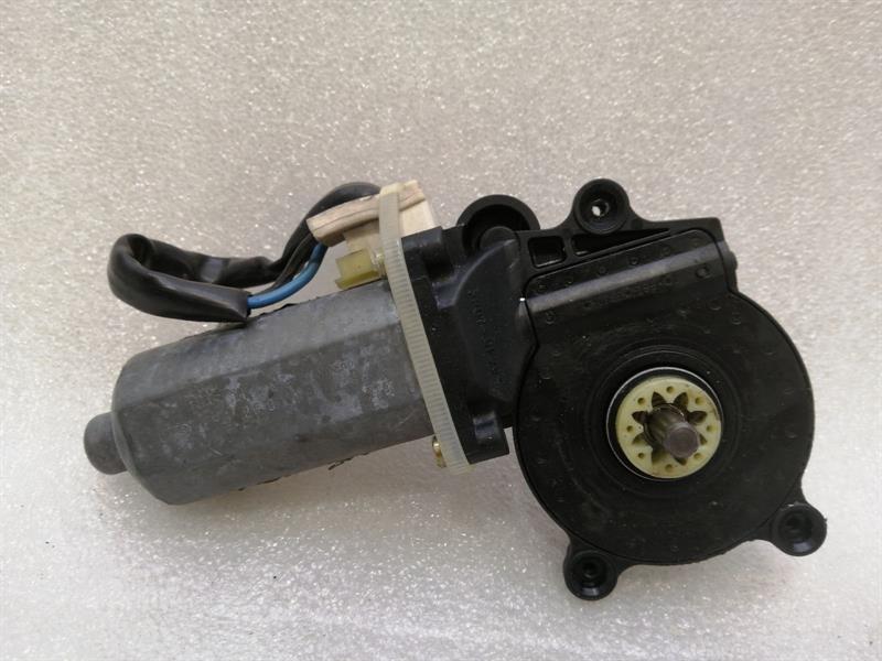 Ferrari F355 Ferrari F355 F129 Spider Door Window Motor 62302200 Power Window Motor LEFT LEFT LEFT Body type: Convertible
Fuel: Petrol