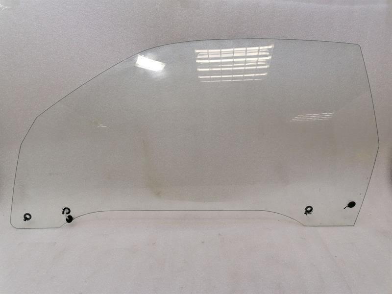 Ferrari F355 Ferrari F355 F129 Spider Left Door Glass 64251000 Door Window Left Body type: Convertible
Fuel: Petrol