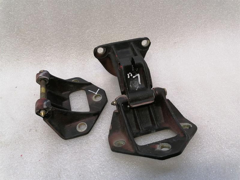 Ferrari F355 FERRARI F355 F129 SPIDER DOOR HINGE 64829600 DOOR HINGE LEFT LEFT Body type: Convertible
Fuel: Petrol