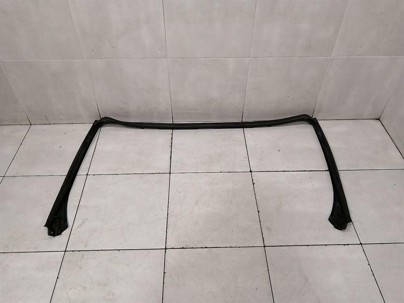 Mercedes-Benz A (W169) Mercedes SL R230 windshield seal A2307200078 sealing frame windshield Body type: Convertible
Fuel: Petrol