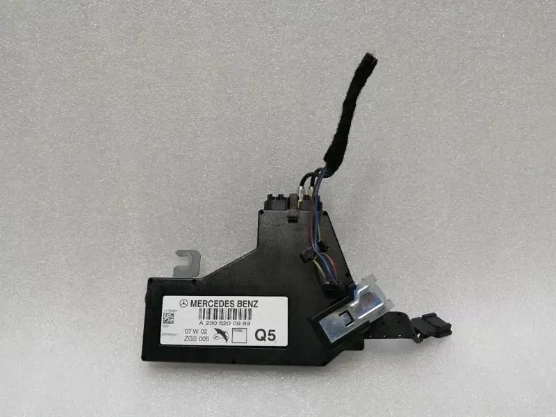 Mercedes-Benz A (W169) Mercedes SL R230 aerial / antenna A2308200989 antenna Body type: Convertible
Fuel: Petrol