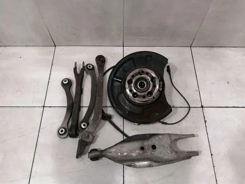 Mercedes-Benz A (W169) Mercedes SL R230 Right Rear Hub Set A2303505408 Wheel Bearing Housing Rear Right Body type: Convertible
Fuel: Petrol