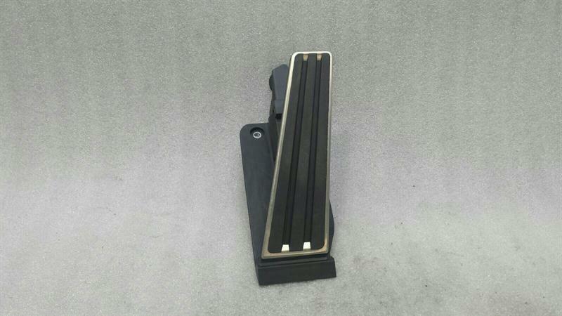 Porsche Boxster (981) Porsche Boxster 981 accelerator pedal (electrical) 97042302101 accelerator pedal Body type: Convertible
Fuel: Petrol