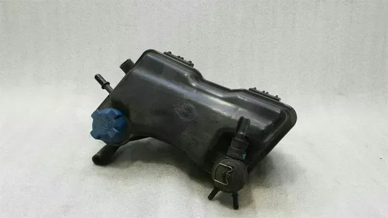 Porsche Boxster (981) Porsche Boxster 981 expansion tank 98110604702 expansion tank cooling water Body type: Convertible
Fuel: Petrol