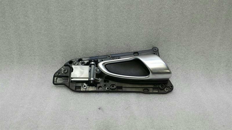 Porsche Boxster (981) Porsche Boxster 981 Right Door Inner Handle 99155552200 Interior Door Handle Right Body type: Convertible
Fuel: Petrol