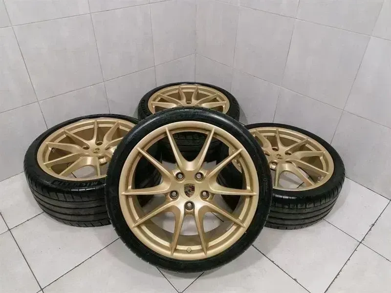 Porsche Boxster (981) Alloy Wheel Porsche Boxster 981 Alloy Wheel 98136216012 Car...