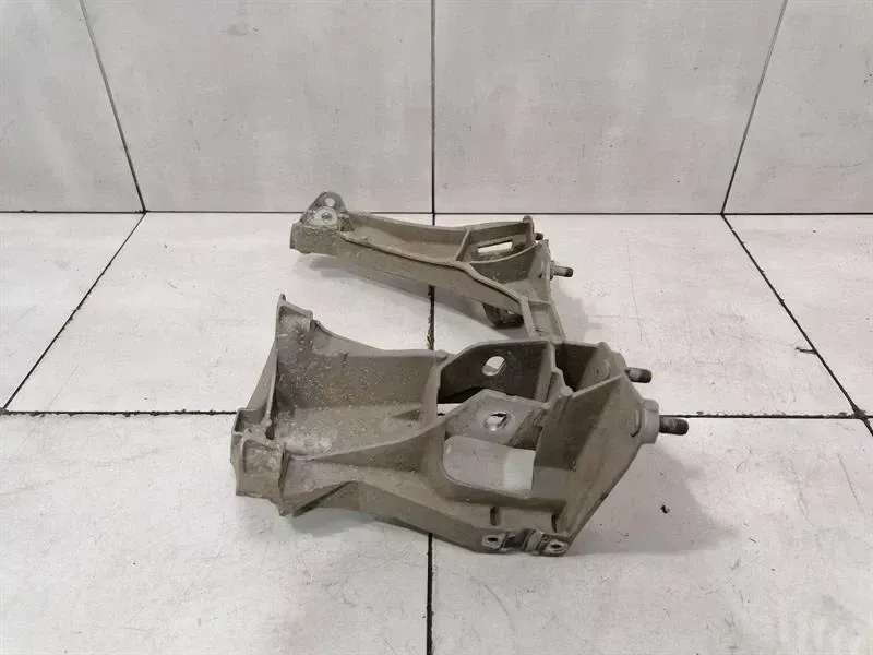 Porsche Boxster (981) Porsche Cayman 981 GTS Subframe Rear 98133115105 Axle Frame Rear Axle Left Body type: Convertible
Fuel: Petrol