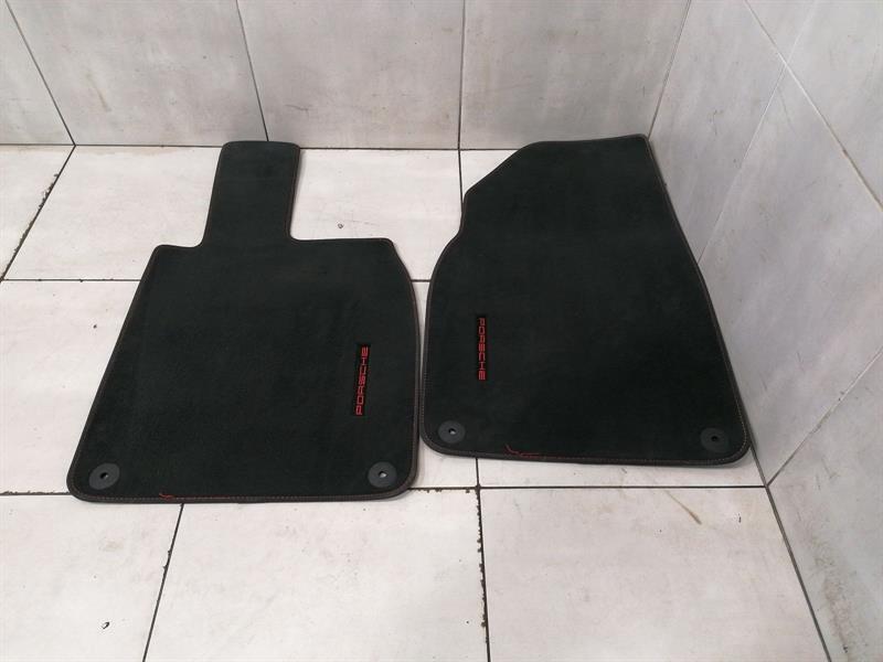 Porsche Boxster (981) Porsche Boxster 981 floormats RED STICHING FOOTMATS RHD RIGHT HANDLEBAR Body type: Convertible
Fuel: Petrol