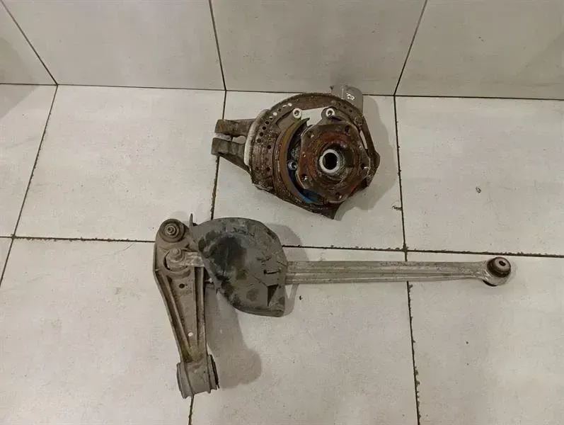 Porsche Boxster (981) Porsche Cayman 981 Left Rear Hub 98133115707 Wheel Bearing Case Rear Left Body type: Coupe
Fuel: Petrol