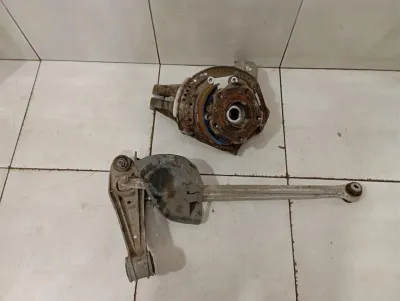 Porsche Cayman 981 Lewa tylna piasta 98133115707 Obudowa łożyska koła tylnego lewego