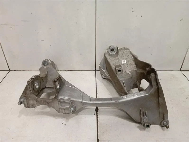 Porsche Cayman 981 Subframe Rear Left 98133115106 Axle Frame Rear Axle Left