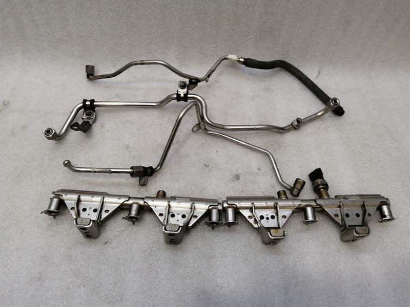 Porsche 911 (991) Porsche 911 991 Fuel Rail 9A111085903 Injection Strip Pipe Distributor Body type: Coupe
Fuel: Petrol
