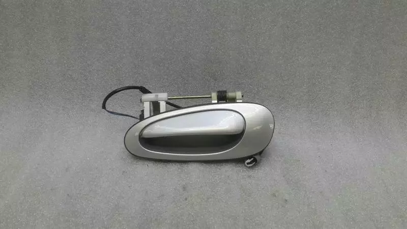 Porsche 911 (996) Porsche 911 996 RHD Left Door Handle 99653706106 Right Handlebar Body type: Coupe
Fuel: Petrol