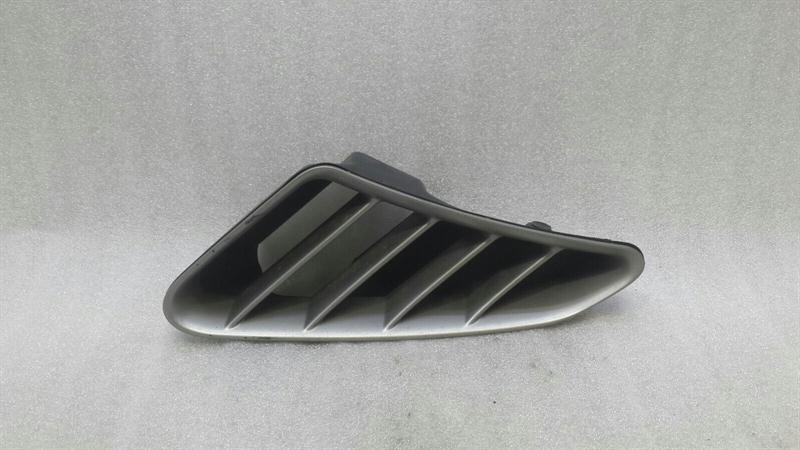 Porsche 911 (996) Porsche 987 Rear Right Wing Grill 98750475001 Fenders Grille Right Body type: Coupe
Fuel: Petrol