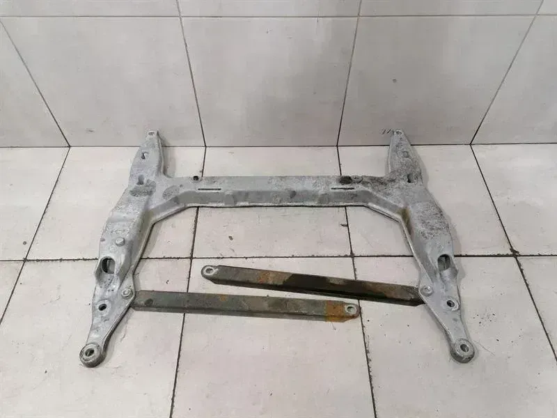 Porsche 911 (996) Porsche 911 996 Beam Subframe Front 99634116119 Front Axle Carrier Body type: Coupe
Fuel: Petrol