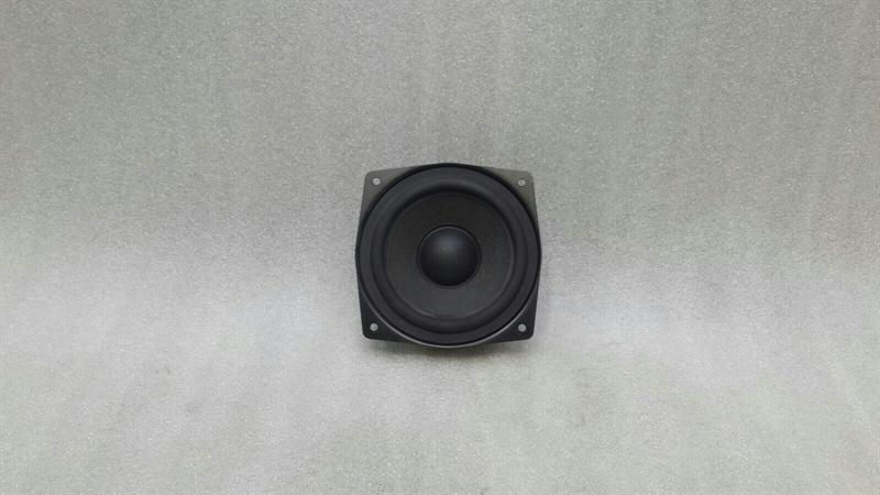 Porsche 911 (996) Porsche 911 996 Speaker 4910140502 Speaker Subwoofer Bass Box Body type: Convertible
Fuel: Petrol