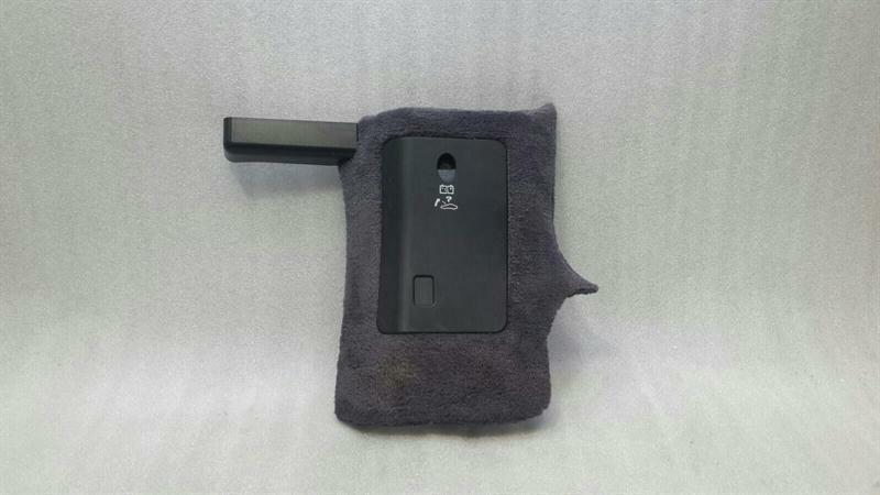 Porsche 911 (996) Porsche 911 996 RHD Battery Panel 99655110200 Right Handlebar Body type: Convertible
Fuel: Petrol