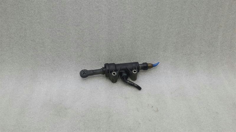 Porsche 911 (996) Porsche 911 996 Clutch Master Cylinder 99642317105 Clutch Cylinder Body type: Convertible
Fuel: Petrol